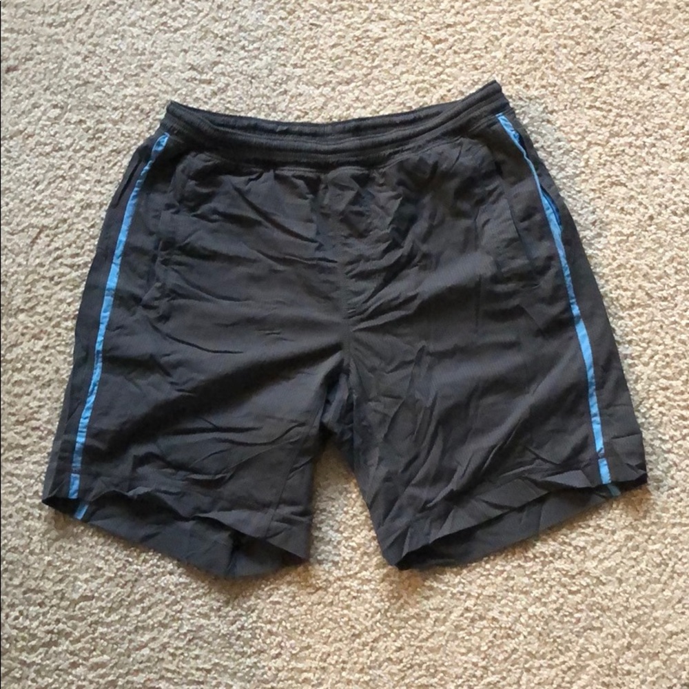 Men’s Large Lululemon Pacebreakers 9”